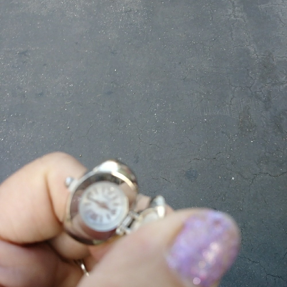 Bee Ring Watch - Picture 2 of 2